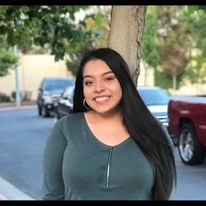 Meet your Posher, Estefany